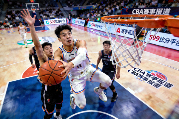 CBA明星球员突破上篮精彩瞬间 - 599比分平台CBA赛事报道